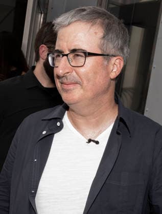 July 27, 2026, New York, New York, USA: JOHN OLIVER visits the Empire State Building in New York to celebrate Liverpool FC. 28 July 2026 New York USA  - ZUMAa265 20260727_zep_a265_007 Copyright: xEricxAcquayex