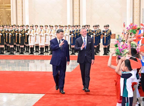 (260728) -- BEIJING, July 28, 2026 -- Chinese President Xi Jinping holds a welcome ceremony for Slovak President Peter Pellegrini in the Northern Hall of the Great Hall of the People prior to their talks in Beijing, capital of China, July 28, 2026. Xi held talks with Pellegrini, who is on a state visit to China, in Beijing on Tuesday. ) CHINA-BEIJING-XI JINPING-SLOVAK PRESIDENT-TALKS (CN) YuexYuewei 