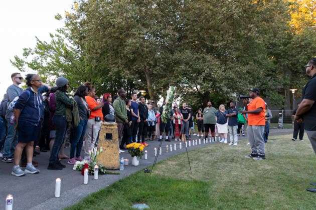 July 27, 2026, Seattle, Washington, USA: AARON MURPHY-PAINE, who lost his son Amarr to gun violence two years ago, speaks during a vigil at Seattle Center for the victims of last nightÃ¢â‚¬â ¢s shooting at the Bite of Seattle festival in Seattle on Monday, July 27, 2026. Seattle USA  - ZUMAg235 20260727_zap_g235_052 Copyright: xPaulxChristianxGordonx