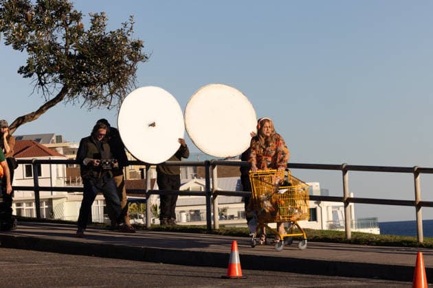 JENNIFER COOLIDGE, Jennifer Coolidge in Bondi for a stunt in Sydney, Tuesday, July 28, 2026. ( NO ARCHIVING SYDNEY NEW SOUTH WALES AUSTRALIA  Copyright: xNADIRxKINANIx 20260728188339315814