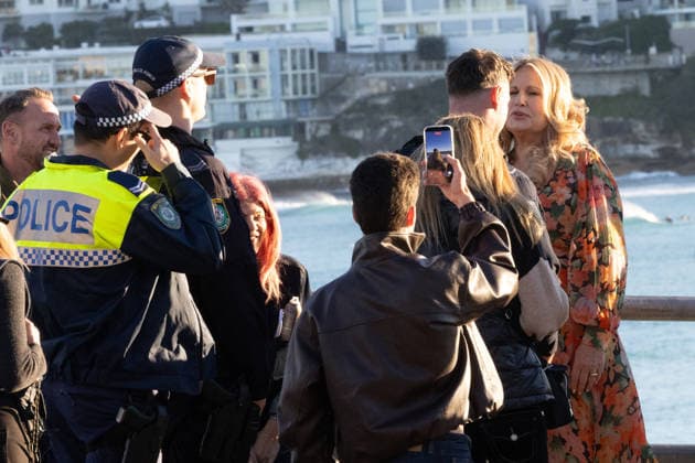 JENNIFER COOLIDGE, Jennifer Coolidge in Bondi for a stunt in Sydney, Tuesday, July 28, 2026. ( NO ARCHIVING SYDNEY NEW SOUTH WALES AUSTRALIA  Copyright: xNADIRxKINANIx 20260728176392067626