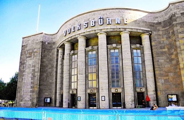 Volksbuehne mit 25m langem Schwimmbecken *** Volksbühne with a 25-meter-long swimming pool
