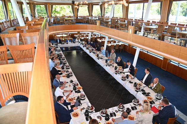 Beginn der Kabinettsitzung mit Markus SOEDER (Ministerpraesident Bayern und CSU Vorsitzender), Das Bayerische Kabinett tagt am 28.07.2026 auf der MS Starnberg auf dem Starnberger See. *** Start of the cabinet meeting with Markus SOEDER, Minister-President of Bavaria and CSU Chairman. The Bavarian Cabinet is meeting on July 28, 2026, aboard the MS Starnberg on Lake Starnberg.