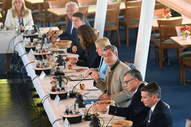 Beginn der Kabinettsitzung mit Markus SOEDER (Ministerpraesident Bayern und CSU Vorsitzender), Das Bayerische Kabinett tagt am 28.07.2026 auf der MS Starnberg auf dem Starnberger See. *** Start of the cabinet meeting with Markus SOEDER, Minister-President of Bavaria and CSU Chairman. The Bavarian cabinet is meeting on July 28, 2026, aboard the MS Starnberg on Lake Starnberg.