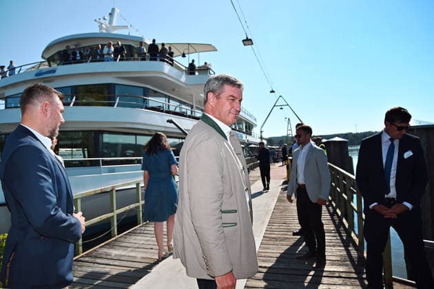 Markus SOEDER (Ministerpraesident Bayern und CSU Vorsitzender) vor dem Schiff. Das Bayerische Kabinett tagt am 28.07.2026 auf der MS Starnberg auf dem Starnberger See. *** Markus SOEDER, Minister-President of Bavaria and CSU Chairman, in front of the ship. The Bavarian Cabinet will meet on July 28, 2026, aboard the MS Starnberg on Lake Starnberg.
