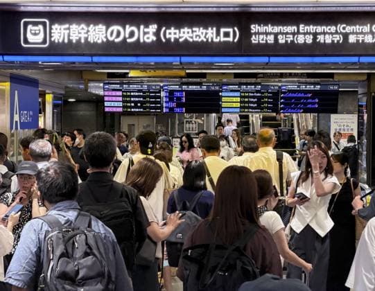 Strong quake jolts southwestern Japan JR Hakata Station in Fukuoka, southwestern Japan, is crowded with passengers as shinkansen bullet train services are suspended following an earthquake with a preliminary magnitude of 7.1 that shook Kumamoto Prefecture, southwestern Japan.  A14AA0005624307P