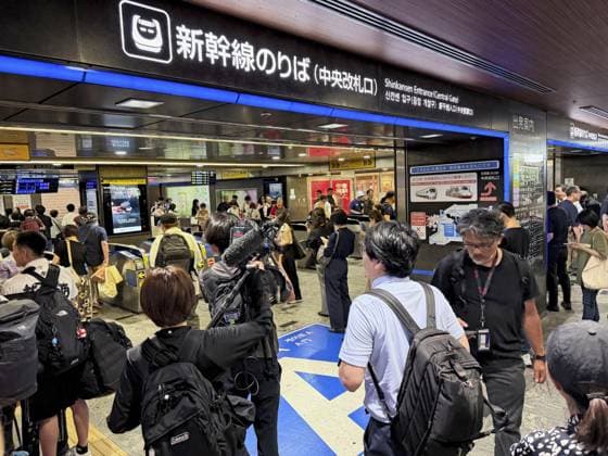 Strong quake jolts southwestern Japan JR Hakata Station in Fukuoka, southwestern Japan, is crowded with passengers as shinkansen bullet train services are suspended following an earthquake with a preliminary magnitude of 7.1 that shook Kumamoto Prefecture, southwestern Japan.  A14AA0005624308P