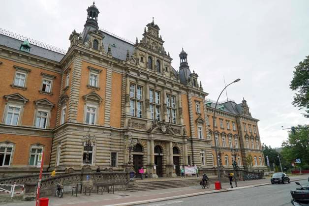 CNTV BLOCK- Aussenansicht Landgericht Hamburg Strafjustizgebaeude 28.07.2026 Hamburg Deutschland *** CNTV BLOCK Exterior View of the Hamburg Regional Court Criminal Justice Building, July 28, 2026, Hamburg, Germany