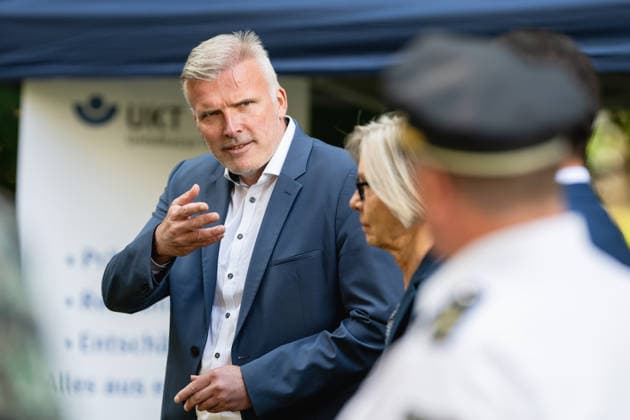 THÜRINGER REGIERUNGSMEDIENKONFERENZ MIT EINSATZÜBUNG DER FEUERWEHR IN JENA 28. Juli 2026 - Jena: Der Thüringer Staatssekretär für Brand-, Katastrophen- und Bevölkerungsschutz, Andreas Bausewein (SPD, l), informierte gemeinsam mit der Geschäftsführerin der Unfallkasse Thüringen, Sabine Dexheimer, in der Thüringer Regierungsmedienkonferenz über die Bedeutung von Ersthelfern und ein leistungsfähiges Rettungswesen in Thüringen. *** THURINGIA GOVERNMENT PRESS CONFERENCE WITH FIRE DEPARTMENT TRAINING EXERCISE IN JENA July 28, 2026 Jena The Thuringian State Secretary for Fire, Disaster, and Civil Protection, Andreas Bausewein (SPD), l, together with Sabine Dexheimer, Managing Director of the Thuringian Accident Insurance Fund, spoke