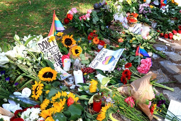 28.07.2026, GER DEU, Deutschland Gedenkstaetten fuer die Opfer des Terroranschlags vom 25.07.2026 beim CSD-Berlin im Tiergarten Berlin Nordphoto *** July 28, 2026, GER DEU, Germany: Memorials to the victims of the terrorist attack on July 25, 2026, during the CSD Berlin in the Tiergarten, Berlin Nordphoto Copyright: xNordphotox xEnglerx