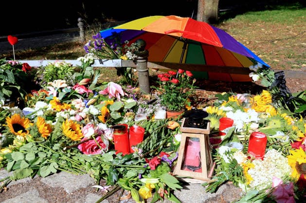 28.07.2026, GER DEU, Deutschland Gedenkstaetten fuer die Opfer des Terroranschlags vom 25.07.2026 beim CSD-Berlin im Tiergarten Berlin Nordphoto *** July 28, 2026, GER DEU, Germany: Memorials to the victims of the terrorist attack on July 25, 2026, during the CSD Berlin in the Tiergarten, Berlin Nordphoto Copyright: xNordphotox xEnglerx
