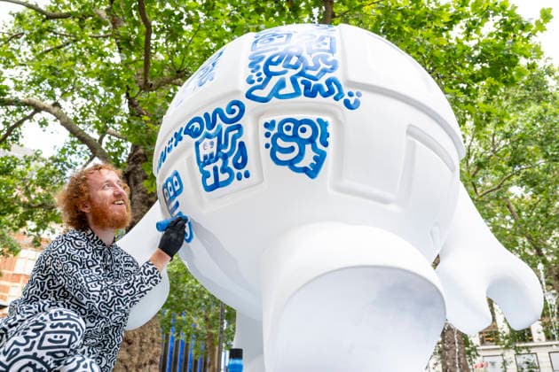 July 28, 2026, London, London, UK: LONDON, UK. Ã¢â‚¬ËœBlue RobotÃ¢â‚¬â ¢ is created in Leicester Square. Art of London launches Mr DoodleÃ¢â‚¬â ¢s Doodle Discovery, a free art trail featuring a live doodling workshop and five specially commissioned sculptures across LondonÃ¢â‚¬â ¢s West End by internationally acclaimed artist Sam Cox, known professionally as Mr Doodle (pictured). The public art experience is on display until 30 August 2026. London UK  - ZUMAl94_ 20260728_zaf_l94_022 Copyright: xStephenxChungx