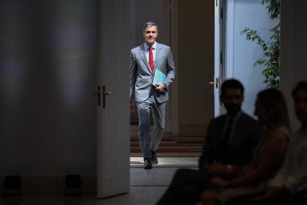 Sánchez Takes Stock of the Political Year Before the Summer Recess Prime Minister Pedro Sánchez, upon his arrival at the press conference at the Moncloa Complex on July 28, 2026, in Madrid, Spain. Sánchez took stock of the political year ahead of the summer recess and presented the periodic accountability report Cumpliendo. JULY 28, 2026 GOVERNMENT OF SPAIN SUMAR PSOE Alejandro Martínez Vé Madrid Madrid, Spain  Copyright: xAlejandroxMartinezxVÃ lezx 7690674