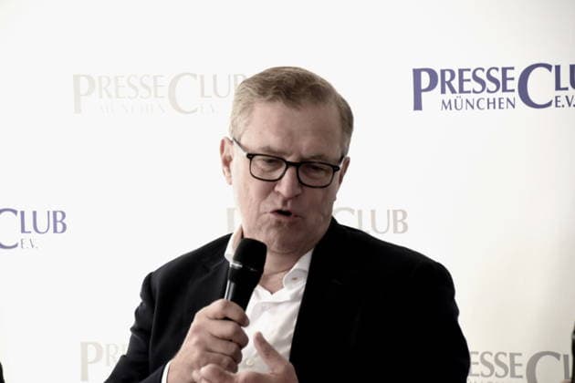 Bayern-Boss Jan-Christian Dreesen Muenchen 28.07.2026 Presseclub Muenchen Eigenveranstaltung: Die WM ist vorbei der FC Bayern startet wieder! Bayern-Boss Jan-Christian Dreesen vor Saisonbeginn im Gespräch ueber dauerhaften finanziellen und sportlichen Erfolg Foto Muenchen *** Bayern Boss Jan Christian Dreesen, Munich, July 28, 2026, Munich Press Club, In-house Event: The World Cup is over; FC Bayern is back in action. Bayern Boss Jan Christian Dreesen discusses long-term financial and sporting success ahead of the start of the season. Photo: Munich