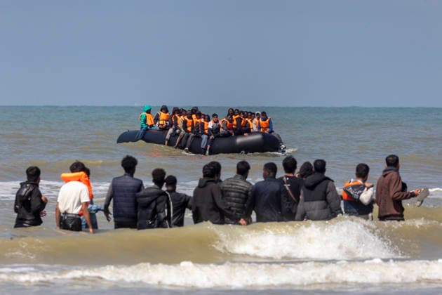 July 28, 2026, Hardelot, France: Hardelot, France. Migrants wait to board an inflatable boat as they attempt to cross the English Channel near Hardelot-Plage in northern France. Hardelot France  - ZUMAl94_ 20260728_zaf_l94_033 Copyright: xMarcinxNowakx