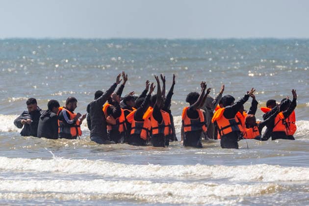 July 28, 2026, Hardelot, France: Hardelot, France. Migrants wade through the water to board an inflatable boat in an attempt to cross the English Channel near Hardelot-Plage in northern France. Hardelot France  - ZUMAl94_ 20260728_zaf_l94_039 Copyright: xMarcinxNowakx