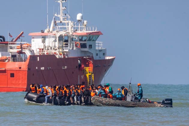 July 28, 2026, Hardelot, France: Hardelot, France. Maritime rescue services give life jackets to migrants aboard an inflatable boat as they attempt to cross the English Channel near Hardelot-Plage in northern France. Hardelot France  - ZUMAl94_ 20260728_zaf_l94_040 Copyright: xMarcinxNowakx