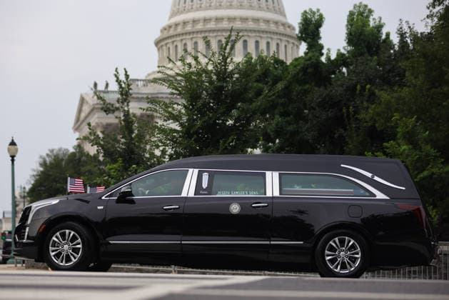 July 28, 2026, Washington, District Of Columbia, USA: The flag-draped casket of U.S. Senator Lindsey Graham (R-SC) arrives in a hearse at the U.S. Capitol ahead of a memorial service in Washington, D.C. on July 28, 2026. Washington USA  - ZUMAd227 20260728_znp_d227_005 Copyright: xBryanxDozierx