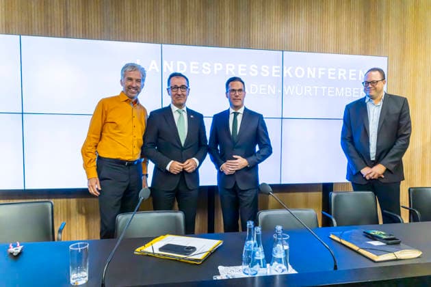 Landespressekonferenz mit Ministerpräsident Cem Özdemir (Grüne), Innenminister Manuel Hagel (CDU) und Tübingens Oberbürgermeister Boris Palmer (Parteilos). Palmer wurde befristet auf zwei Jahre zum Unabhängigen Rat für Staatsmodernisierung und Verwaltungsvereinfachung bestellt. Rechts der Voristzende der Landespressekonferenz, Dr. Rafael Binkowski. 28.07.2026, Stuttgart, Baden-Württemberg, Deutschland *** State Press Conference with Minister President Cem Özdemir (Greens), Interior Minister Manuel Hagel (CDU), and Tübingen Mayor Boris Palmer (Independent). Palmer was appointed for a two-year term to the Independent Council for State Modernization and Administrative Simplification. On the right is the chair of the State Press Conf