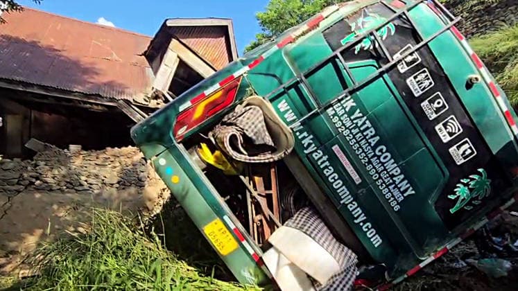 RECORD DATE NOT STATED A damaged tourist bus skidded off the road at Hariganiwan Ganderbal, Jul 28 (ANI): A view of a damaged tourist bus after it skidded off the road at Hariganiwan, in Ganderbal on Tuesday. (ANI Video Grab) Ganderbal Jammu and Kashmir India Copyright: xANIx ANI_20260728321