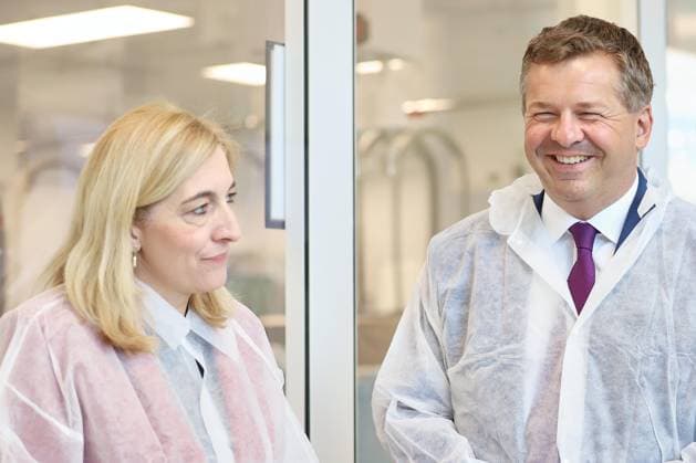 Halle (Saale), Sachsen-Anhalt, Deutschland, 28.07.2026: Besuch der Wacker Biotech GmbH: Nina Warken und Sven Schulze, beide CDU *** Halle an der Saale, Saxony-Anhalt, Germany, July 28, 2026: Visit to Wacker Biotech GmbH by Nina Warken and Sven Schulze, both of the CDU Copyright: xdtsxNachrichtenagenturx dts_128809