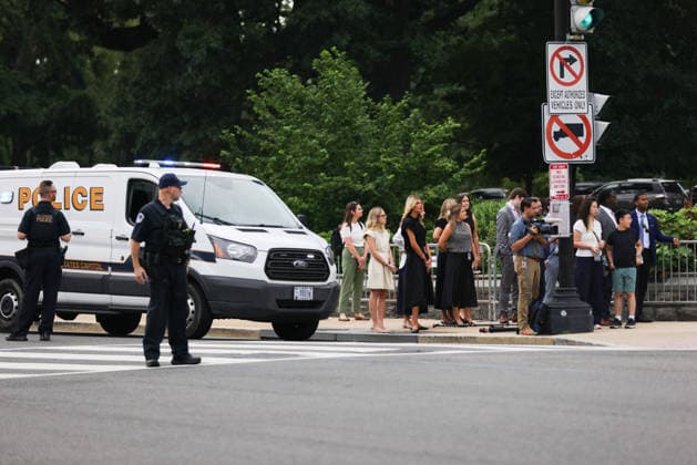 July 28, 2026, Washington, District Of Columbia, USA: People gather near at the U.S. Capitol as a motorcade and a hearse carrying the casket of U.S. Senator Lindsey Graham (R-SC) arrives for a memorial service in Washington, D.C. on July 28, 2026. Washington USA - ZUMAd227 20260728_znp_d227_016 Copyright: xBryanxDozierx