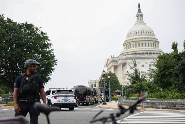 July 28, 2026, Washington, District Of Columbia, USA: A motorcade and a hearse carrying the casket of U.S. Senator Lindsey Graham (R-SC) arrives at the U.S. Capitol ahead of a memorial service in Washington, D.C. on July 28, 2026. Washington USA  - ZUMAd227 20260728_znp_d227_018 Copyright: xBryanxDozierx