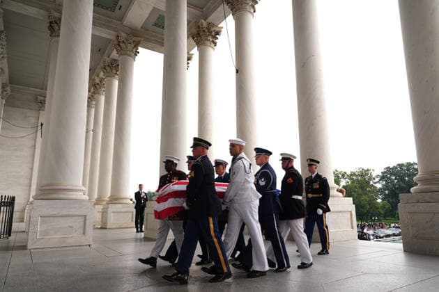 Lindsey Graham Memorial Service in the US Capitol An Armed Forces Body Bearer Team moves the casket of Sen. Lindsey Graham, R-S.C., upon arrival for a Congressional tribute in the Rotunda of the U.S. Capitol, Tuesday, July 28, 2026, in Washington. Credit: Mark Schiefelbein Pool via CNP Washington District of Columbia United States of America EDITORIAL USE ONLY Copyright: xx 6MS06578_copy-6471736 MarkxSchiefelbeinx-xPoolxviaxCNPx cnpphotos338093