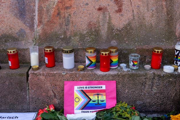 July 28, 2026, Leipzig, Saxony, Germany: Flowers and candles are placed at a spontaneous memorial in Leipzig in solidarity with the victims of the attack during Berlin s Christopher Street Day (CSD). The tribute expresses grief, remembrance, and support for the LGBTQ+ community following the deadly attack. Leipzig Germany  - ZUMAc291 20260728_zip_c291_001 Copyright: xMariaxCastrox