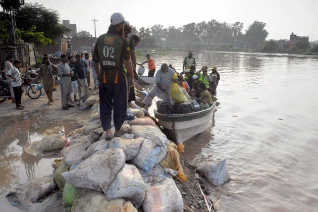 RECORD DATE NOT STATED Rescue officials are busy in relief and rescue operation to help people affected by flash flood due to heavy downpour, at Pathan Colony Tehsil Ferozwala near Lahore on Tuesday, July 28, 2026. Three children from the same family drowned after a canal embankment broke in Ferozwala Pathan Colony, bringing the death toll from ongoing monsoon rains across affected regions to 32, according to the PDMA. (Babar Shah PPI Images). EDITORIAL USE ONLY Copyright: xx AR-ZM-280726x ppiphotos484143