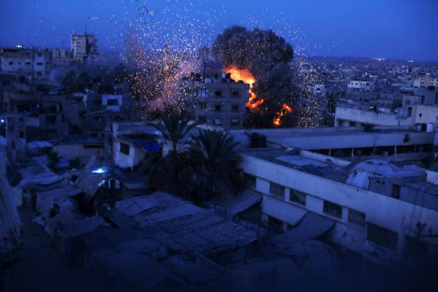 Smoke rises after Israeli airstrike destroys Dar Al-Muttaqin Mosque in Gaza City Smoke and flames rise following an Israeli airstrike that targeted Dar Al-Muttaqin Mosque in Gaza City on July 28, 2026. The strike destroyed the mosque and damaged surrounding residential homes. Photo by Anas Nur apaimages Gaza Gaza Strip Palestinian Territory 280726_Gaza_AN_00(5) Copyright: xapaimagesxAnasxNurx xapaimagesx