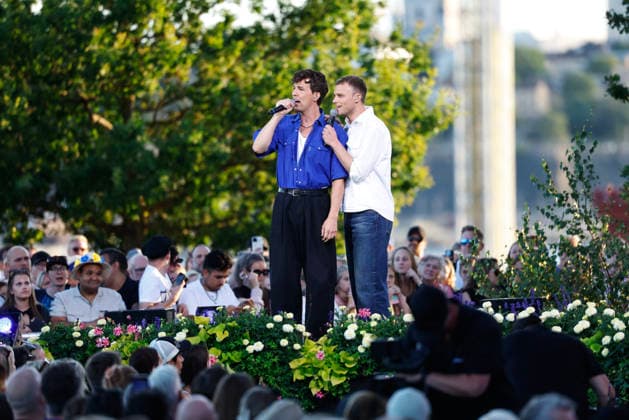 STOCKHOLM, SVERIGE 20260728 Skadespelarna Martin Stokke Mathiesen och Valdemar Wahlbeck som spelar huvudrollerna i musikalen Torka aldrig tarar utan handskar under Allsang pa Skansen pa tisdagskvällen. STOCKHOLM SVERIGE x60160x *** STOCKHOLM, SWEDEN 20260728 Actors Martin Stokke Mathiesen and Valdemar Wahlbeck, who play the lead roles in the musical Never Wipe Tears Without Gloves at Allsang pa Skansen on Tuesday evening, STOCKHOLM, SWEDEN x60160x  Copyright: xStefanxJerrevang TTx ALLSANG PA SKANSEN 2026 xUWTWCC5_Cw
