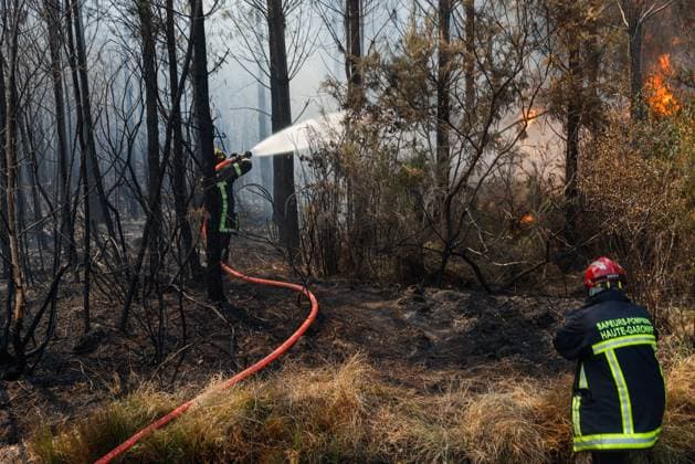 FIRE IN GIRONDE PHOTO: PQR, LE PARISIEN Olivier Corsan Lacanau July 28, 2026 Lacanau, Gironde, France, July 28, 2026 Firefighters, assisted by aerial resources—airplanes, helicopters, Dash and Canadair aircraft, battled flare-ups around the town of Lacanau. Photo: LP Olivier Corsan FIRE IN GIRONDE Fire in southwestern France, July 28, 2026 Local Caption Lacanau, Gironde, France  Copyright: xPHOTOPQR LExPARISIEN MAXPPPxOlivierxCorsanx 20260728LPA6214 20260728LPA6214
