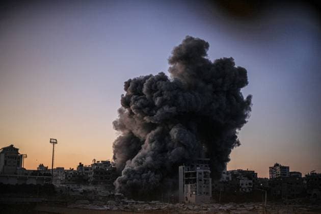Israeli Airstrike Hits Al-Muttaqeen Mosque in Gaza City GAZA CITY, GAZA, PALESTINE JULY 28, 2026: Smoke rises following an Israeli airstrike on Al-Muttaqeen Mosque in Gaza City. The strike was carried out after an evacuation warning was issued by Israeli forces. Gaza Palestine, State of Copyright: x xSalahxHashemx xJNAxPressx