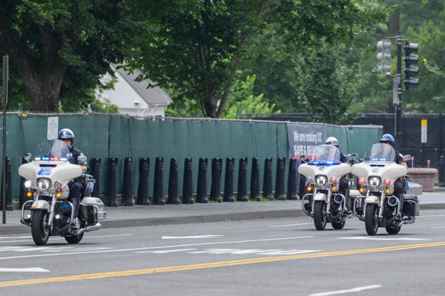July 28, 2026, Washington, District Of Columbia, United States: Motorcycle officers clear the route as President Donald TRUMP s motorcade departs the White House en route to the funeral of Senator Lindsey Graham at the Washington National Cathedral. Washington United States - ZUMAk206 20260728_znp_k206_018 Copyright: xMattxKaminskyx