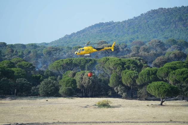 Helicopters help fight fires in San Martin de Valdeiglesias, west of Madrid, Spain, Tuesday, July 28, 2026 Cordon Press 