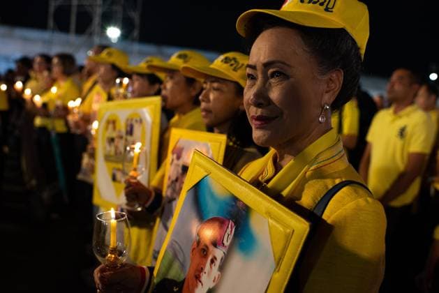 July 28, 2026, Bangkok, Thailand: Thai royalist supporters hold a portraits of Thai King Vajiralongkorn and candles during the King Vajiralongkorn s 74th birthday celebration..Thai authorities held a celebration to mark the 74th birthday of King Maha Vajiralongkorn at Sanam Luang. Bangkok Thailand  - ZUMAs197 20260728_aaa_s197_082 Copyright: xPeeraponxBoonyakiatx