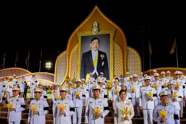 July 28, 2026, Bangkok, Thailand: Thai officials hold candles in front of a portrait of the King Vajiralongkorn during his 74th birthday celebration..Thai authorities held a celebration to mark the 74th birthday of King Maha Vajiralongkorn at Sanam Luang. Bangkok Thailand - ZUMAs197 20260728_aaa_s197_083 Copyright: xPeeraponxBoonyakiatx