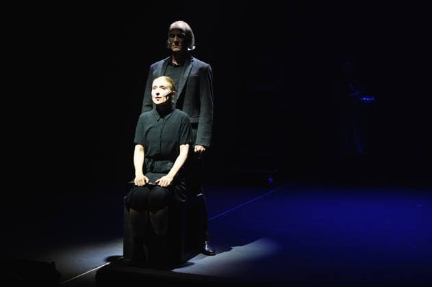 Die Darsteller des Musical Die Weiße Rose auf der Bühne. das Musical erzählt die Geschichte der gleichnamigen studentischen Widerstandsgruppe gegen das NS-Regime erzählt. Es ist die Premiere beim 37. Kölner Sommerfestival in der Kölner Philharmonie. Hauptdarseller sind FRIEDERIKE ZEIDLER als Sophie Scholl und JONATHAN GUTH als Hans Scholl *** The cast of the musical *The White Rose* takes the stage. The musical tells the story of the student resistance group of the same name that fought against the Nazi regime. It is the premiere at the 37th Cologne Summer Festival at the Cologne Philharmonic Hall. The lead actors are FRIEDERIKE ZEIDLER as Sophie Scholl and JONATHAN GUTH as Hans Scholl