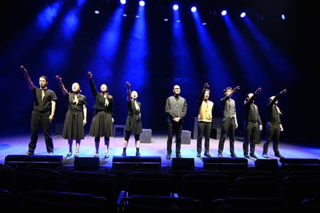 Die Darsteller des Musical Die Weiße Rose auf der Bühne. das Musical erzählt die Geschichte der gleichnamigen studentischen Widerstandsgruppe gegen das NS-Regime erzählt. Es ist die Premiere beim 37. Kölner Sommerfestival in der Kölner Philharmonie. Hauptdarseller sind FRIEDERIKE ZEIDLER als Sophie Scholl und JONATHAN GUTH als Hans Scholl *** The cast of the musical *The White Rose* takes the stage. The musical tells the story of the student resistance group of the same name that fought against the Nazi regime. It is the premiere at the 37th Cologne Summer Festival at the Cologne Philharmonic Hall. The lead actors are FRIEDERIKE ZEIDLER as Sophie Scholl and JONATHAN GUTH as Hans Scholl