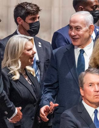 July 28, 2026, Washington, District Of Columbia, USA: Prime Minister Benjamin Netanyhu of Israel, right, and his wife, Sara Netanyahu prior to the funeral service for the late US Senator Lindsey Graham (Republican of South Carolina) at the Washington National Cathedral in Washington, DC, USA, on Tuesday July 28, 2026 Washington USA - ZUMAs152 20260728_faa_s152_283 Copyright: xRonxSachsx