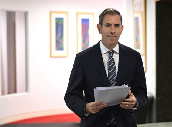 JIM CHALMERS PRESSER, Federal Treasurer Jim Chalmers is seen arriving for a press conference following the release of today™s inflation figures at the Commonwealth Parliament Offices in Brisbane, Wednesday, July 29, 2026. ( NO ARCHIVING  Copyright: xDarrenxEnglandx 20260729143170705361