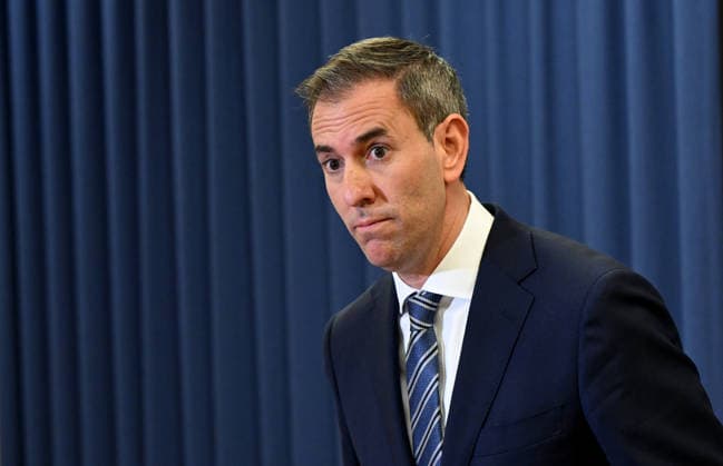 JIM CHALMERS PRESSER, Federal Treasurer Jim Chalmers holds a press conference following the release of today™s inflation figures at the Commonwealth Parliament Offices in Brisbane, Wednesday, July 29, 2026. ( NO ARCHIVING  Copyright: xDarrenxEnglandx 20260729186984704303