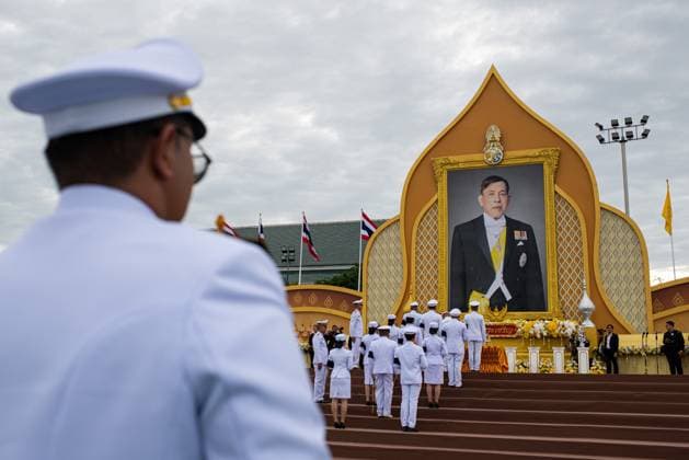 Thai King Vajiralongkorn s 74th birthday celebration in Bangkok, Thailand - 28 Jul 2026 Thai officials wait for a queue to give their respect in front of a portrait of the King Vajiralongkorn during his 74th birthday celebration. Thai authorities held a celebration to mark the 74th birthday of King Maha Vajiralongkorn at Sanam Luang. Bangkok Thailand Copyright: xPeeraponxBoonyakiatx xSOPAxImagesx Peerapon-Boonyakiat-1440214