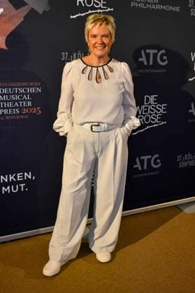 ABB SOMMERFESTIVAL- Birgit Lechtermnann Moderatorin zu Gast auf dem roten Teppich bei der eroeffnungs Gala des 37.Koelner Sommerfestival mit dem Musical Die Weisse Rose in der Koelner Philharmonie am 28.07.2026 in Koeln Hamburg Deutschland *** ABB SUMMER FESTIVAL: Birgit Lechtermnann, TV host, appears on the red carpet at the opening gala of the 37th Cologne Summer Festival, featuring the musical *Die Weisse Rose* at the Cologne Philharmonie on July 28, 2026, in Cologne, Hamburg, Germany