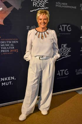 ABB SOMMERFESTIVAL- Birgit Lechtermnann Moderatorin zu Gast auf dem roten Teppich bei der eroeffnungs Gala des 37.Koelner Sommerfestival mit dem Musical Die Weisse Rose in der Koelner Philharmonie am 28.07.2026 in Koeln Hamburg Deutschland *** ABB SUMMER FESTIVAL: Birgit Lechtermnann, TV host, appears on the red carpet at the opening gala of the 37th Cologne Summer Festival, featuring the musical *Die Weisse Rose* at the Cologne Philharmonie on July 28, 2026, in Cologne, Hamburg, Germany