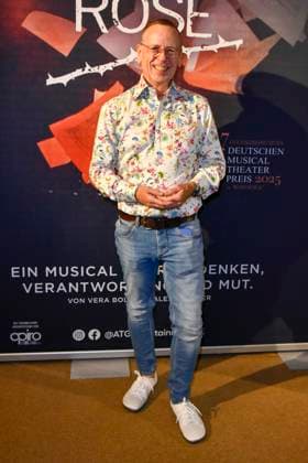 ABB SOMMERFESTIVAL- Thomas Hackenberg Moderator zu Gast auf dem roten Teppich bei der eroeffnungs Gala des 37.Koelner Sommerfestival mit dem Musical Die Weisse Rose in der Koelner Philharmonie am 28.07.2026 in Koeln Hamburg Deutschland *** ABB SUMMER FESTIVAL: Thomas Hackenberg, host, appears on the red carpet at the opening gala of the 37th Cologne Summer Festival, featuring the musical *Die Weisse Rose* at the Cologne Philharmonic Hall on July 28, 2026, in Cologne, Hamburg, Germany