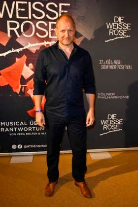 ABB SOMMERFESTIVAL- Guido Renner Schauspieler zu Gast auf dem roten Teppich bei der eroeffnungs Gala des 37.Koelner Sommerfestival mit dem Musical Die Weisse Rose in der Koelner Philharmonie am 28.07.2026 in Koeln Hamburg Deutschland *** ABB SUMMER FESTIVAL: Actor Guido Renner walks the red carpet at the opening gala of the 37th Cologne Summer Festival, featuring the musical *Die Weisse Rose* at the Cologne Philharmonic Hall on July 28, 2026, in Cologne, Hamburg, Germany