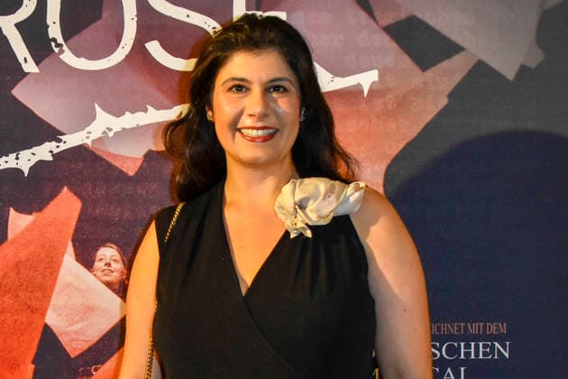 ABB SOMMERFESTIVAL- Derya Karadag Politikerin zu Gast auf dem roten Teppich bei der eroeffnungs Gala des 37.Koelner Sommerfestival mit dem Musical Die Weisse Rose in der Koelner Philharmonie am 28.07.2026 in Koeln Hamburg Deutschland *** ABB SUMMER FESTIVAL: Politician Derya Karadag walks the red carpet at the opening gala of the 37th Cologne Summer Festival, featuring the musical *The White Rose* at the Cologne Philharmonic Hall on July 28, 2026, in Cologne, Hamburg, Germany