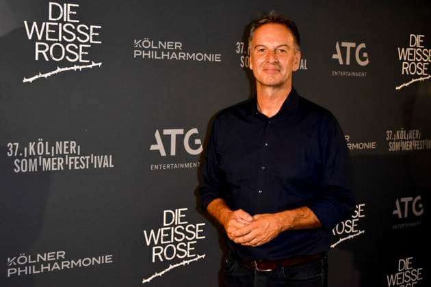 ABB SOMMERFESTIVAL- Claus Lufen ARD Sport Moderator zu Gast auf dem roten Teppich bei der eroeffnungs Gala des 37.Koelner Sommerfestival mit dem Musical Die Weisse Rose in der Koelner Philharmonie am 28.07.2026 in Koeln Hamburg Deutschland *** ABB SUMMER FESTIVAL: Claus Lufen, ARD sports anchor, appears on the red carpet at the opening gala of the 37th Cologne Summer Festival, featuring the musical *Die Weisse Rose* at the Cologne Philharmonic Hall on July 28, 2026, in Cologne, Hamburg, Germany